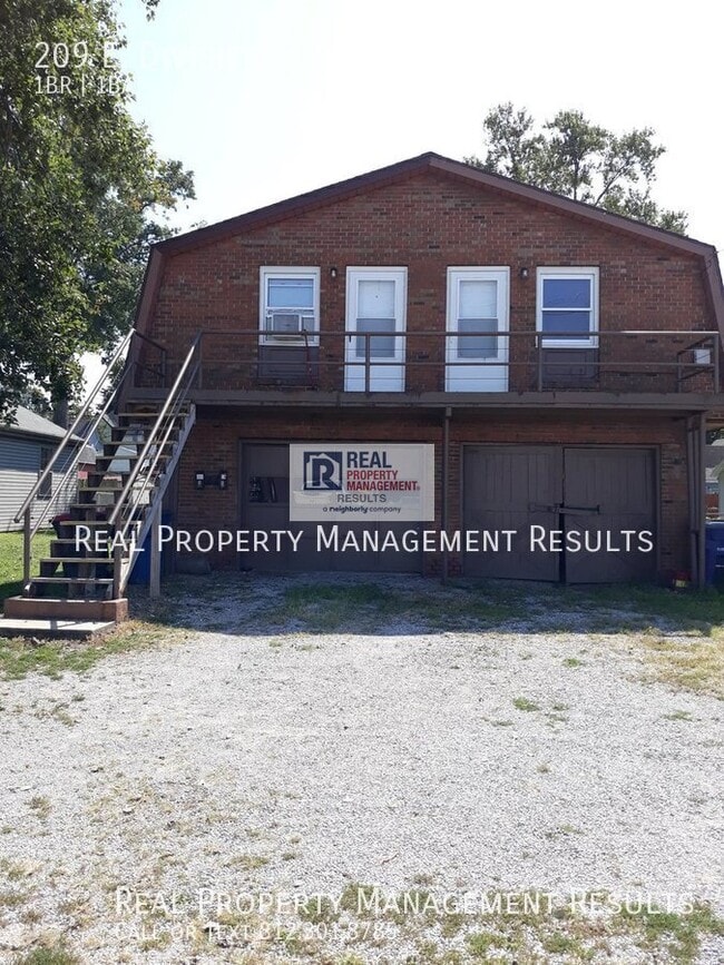 Building Photo - 209 E Division St