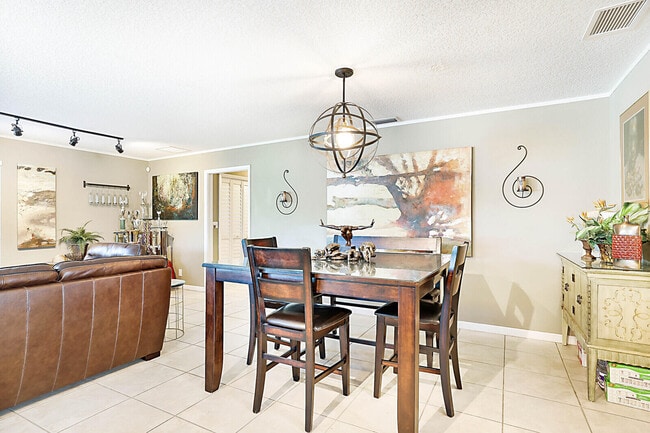 Building Photo - 4548 SW 28th Way