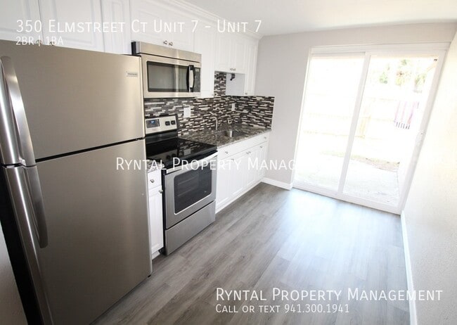 Foto del edificio - Charming 2/1 Duplex in Englewood!