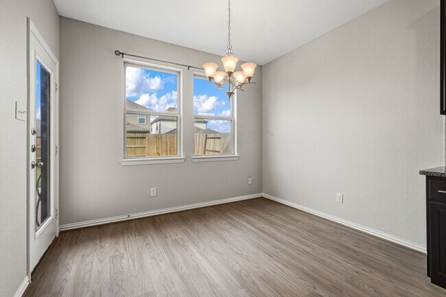 Foto del edificio - 12806 Crombie Dr