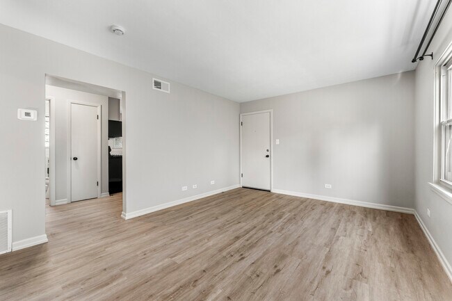 Building Photo - 740 E North Broadway St