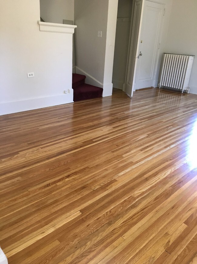 Foto del edificio - 2417 E 3rd St