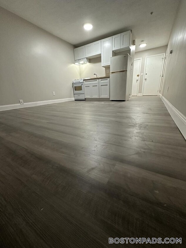 Foto del edificio - 887 Varnum Ave