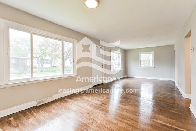 Building Photo - 4655 N 40th St