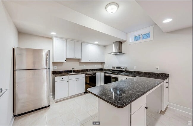 Building Photo - 2032 Arch Dr
