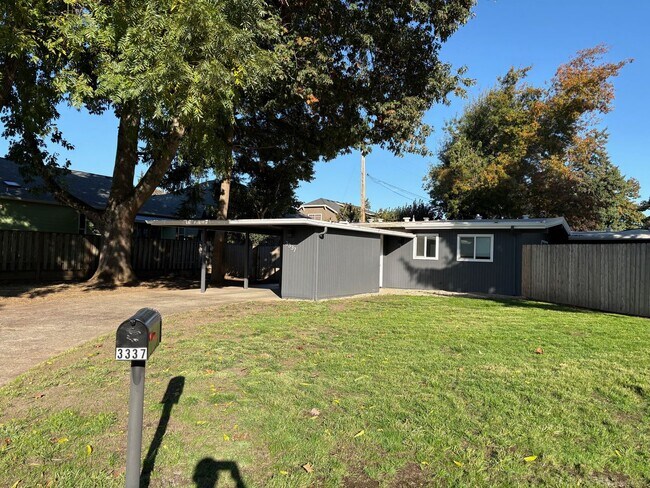 Foto del edificio - Beautifully updated 2 bedroom 1 bath duple...