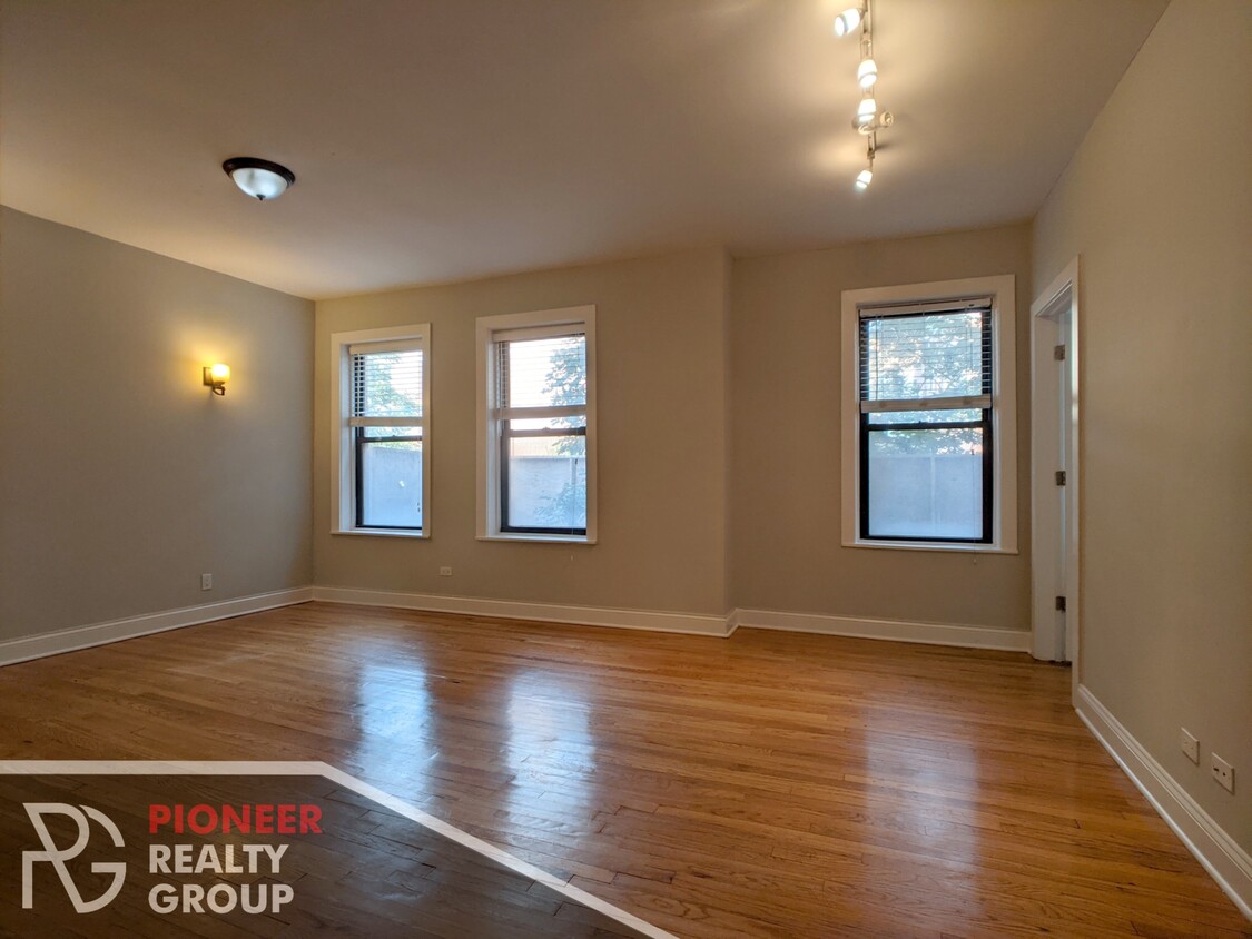 Foto principal - 4040 N Ashland Ave