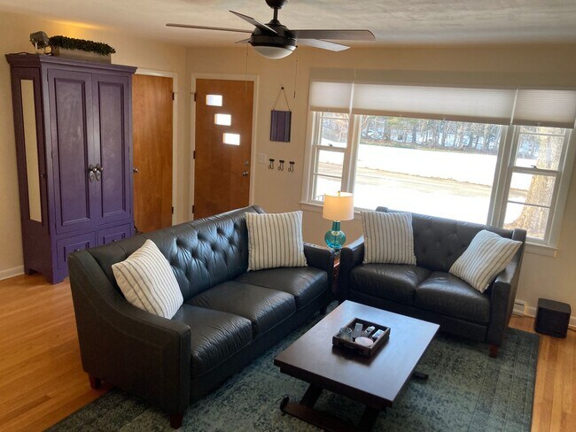 Foto del edificio - Updated 3-Bedroom Home in Dalton with Garage & Fenced Backyard – $2,800