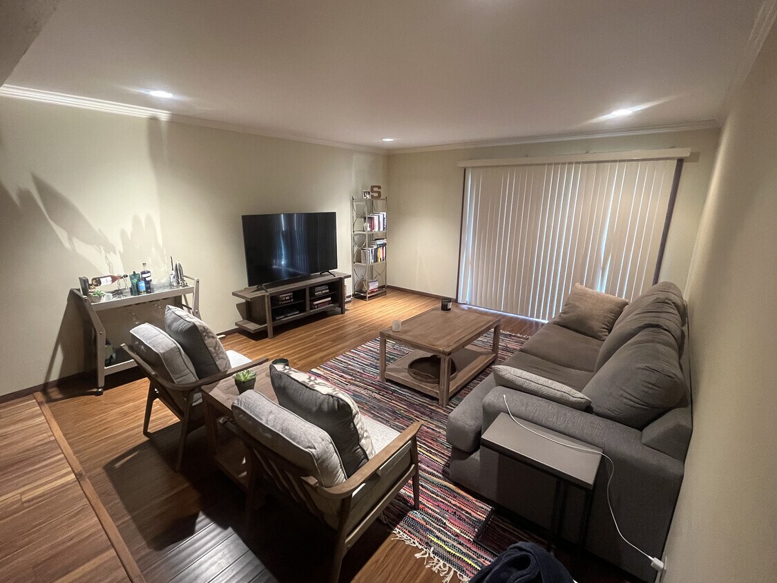 Large living room - 5460 White Oak Ave