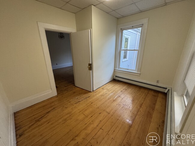 Building Photo - 48 Florence St