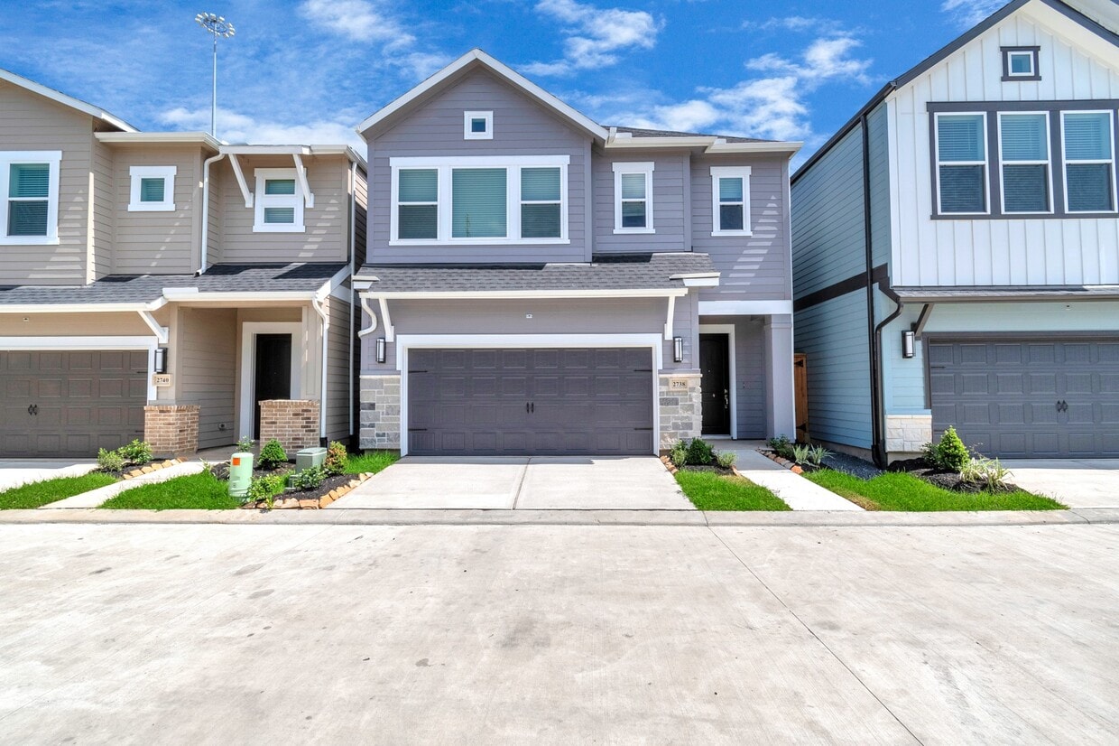 Foto principal - 2722 Brown Lk St