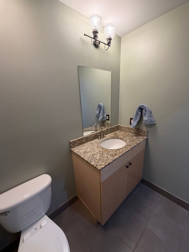 Half Bathroom - 1101 18th Ave S