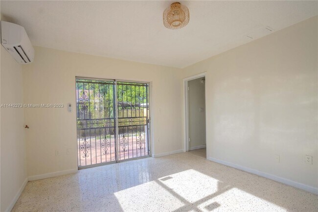 Foto del edificio - 4351 NW 5th St