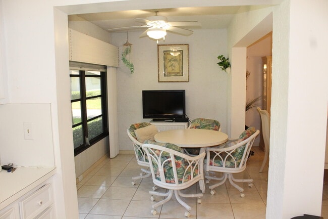Building Photo - 9900 Papaya Tree Trail