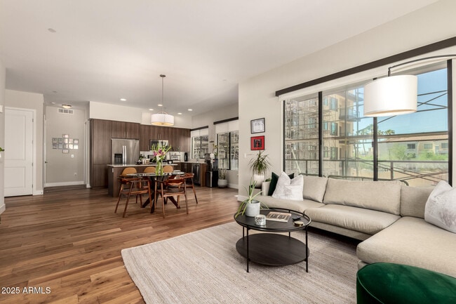 Foto del edificio - 7300 E Earll Dr