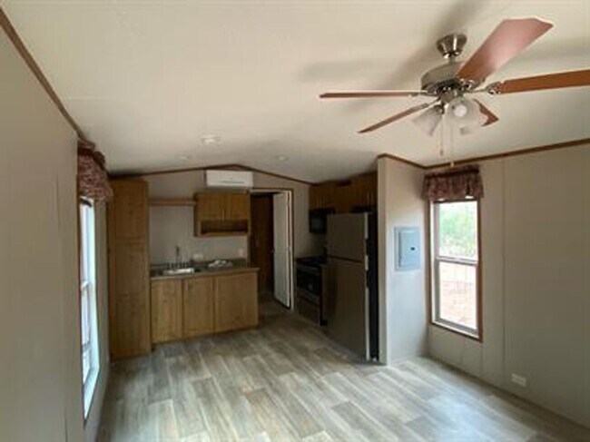 Building Photo - 940 Cedar Village Ln