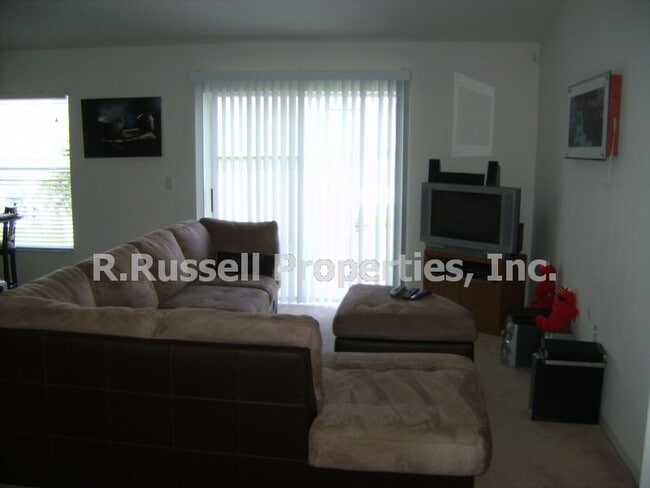 Building Photo - Lovely three bedroom two bath home in Delt...