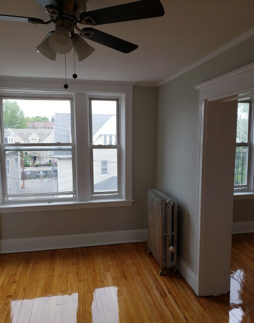 Foto del edificio - 11 Farrington Ave