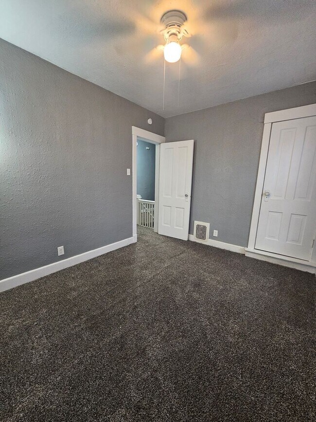 Foto del edificio - 606-608 W 9th Street