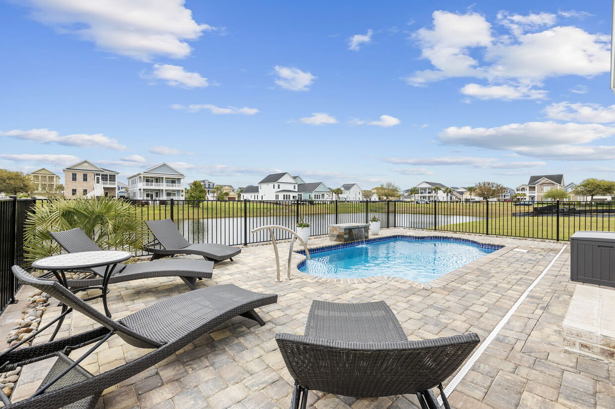 Primary Photo - 221 W Isle of Palms Ave