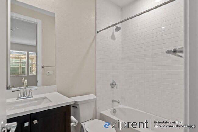 Foto del edificio - 3 br, 3.5 bath Townhome - 123 Branta Cmn, ...