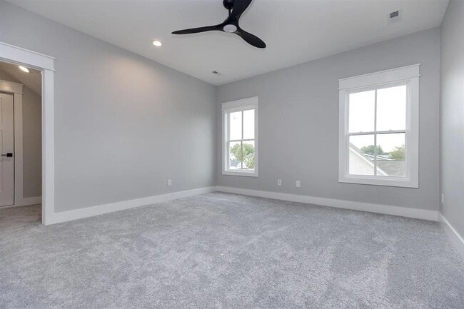 Building Photo - 633 Village Way