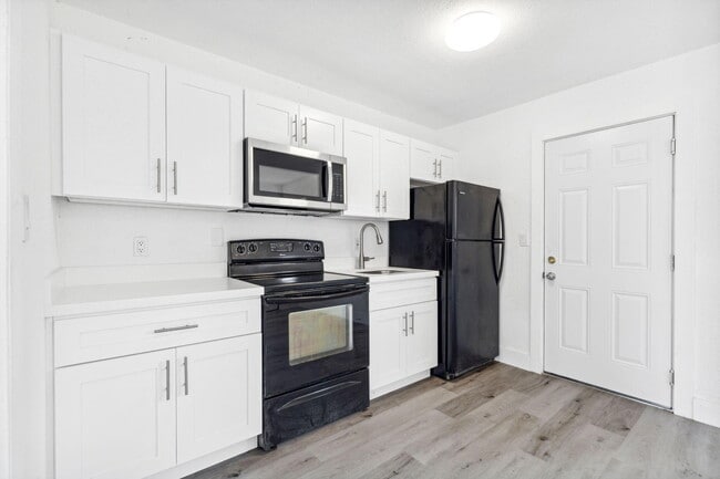 Building Photo - 701 NW 2nd Ave