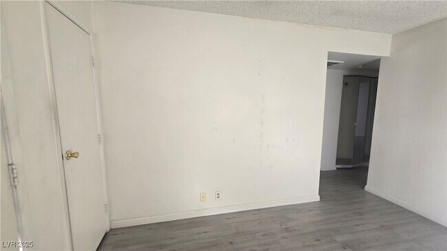 Foto del edificio - 5181 W Pioneer Ave