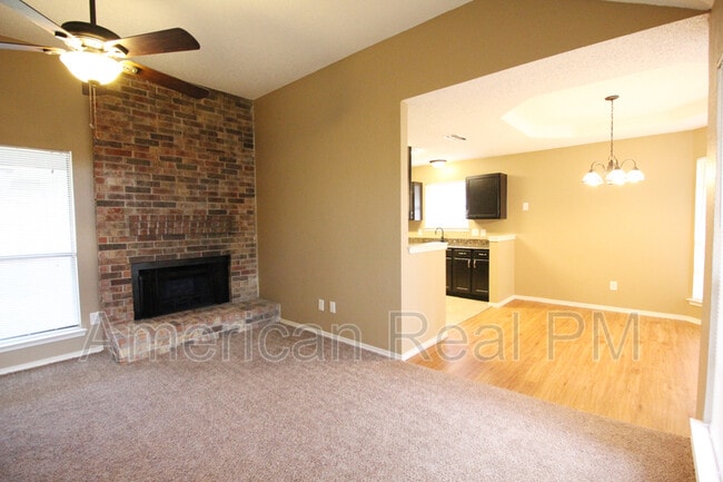 Foto del edificio - 2622 Hartford Ln