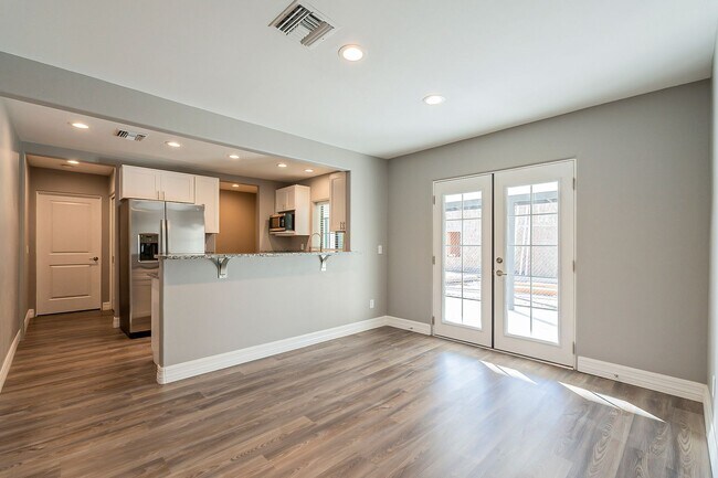 Foto del edificio - 830-832 E. 7th St. ( 830-1, 830-2, 832 )