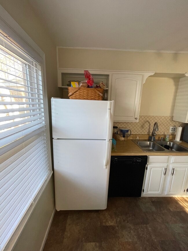 Fridge is being replaced - 3806 Byram Ave