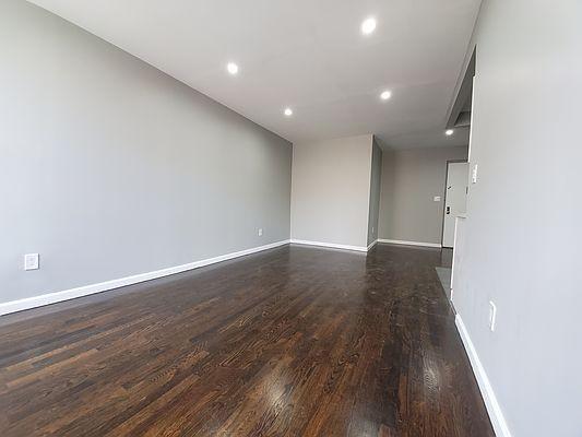 Foto del edificio - 2 bedroom in BRONX NY 10456