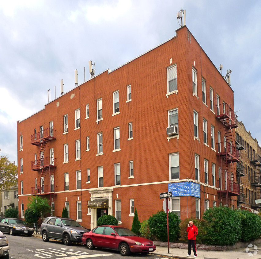 Primary Photo - 1906 West 9th Street Apartments