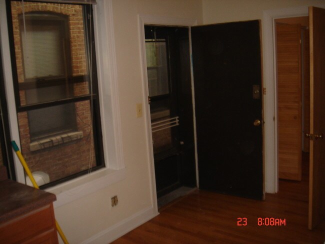 Building Photo - 616 S Loomis St