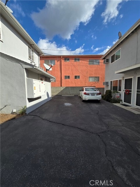 Building Photo - 502 E Cypress Ave