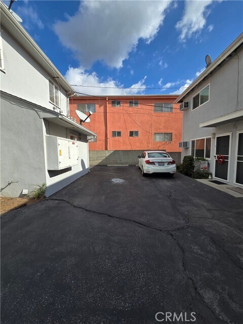 Foto del edificio - 502 E Cypress Ave