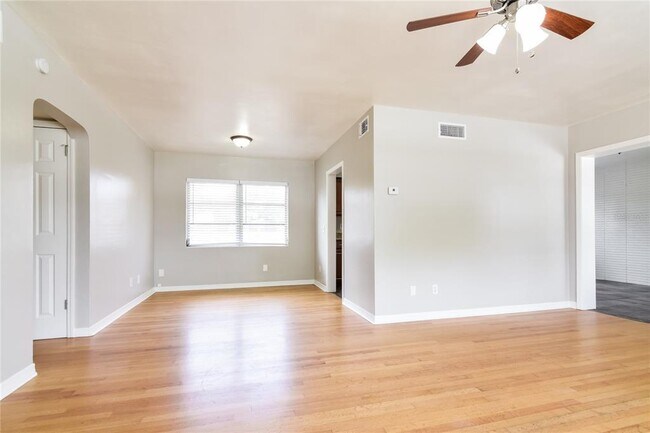 Foto del edificio - 1354 Whitacre Dr