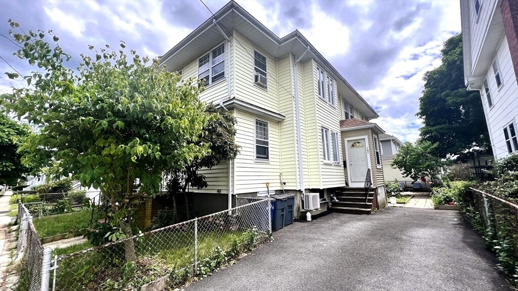 Primary Photo - 169 Marlboro St
