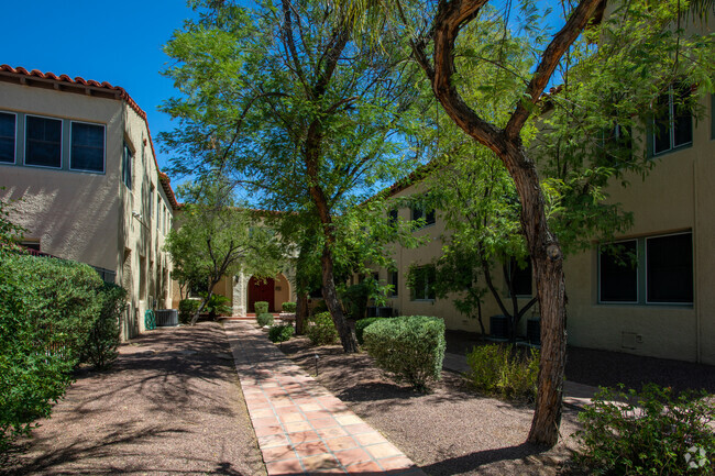 Building Photo - Don Martin Apartments