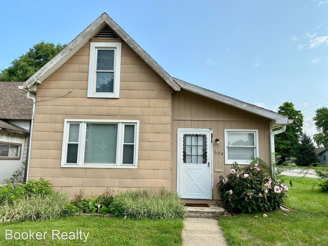 Primary Photo - 1 br, 1 bath House - 694 Pleasant Street