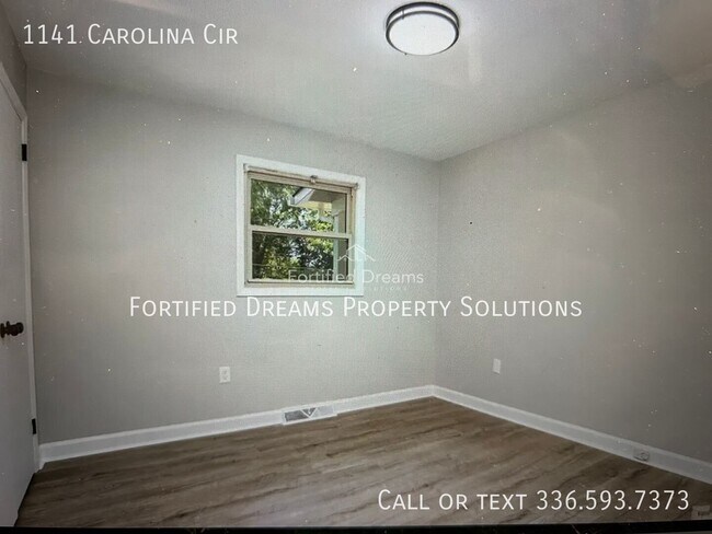 Foto del edificio - 1141 Carolina Cir