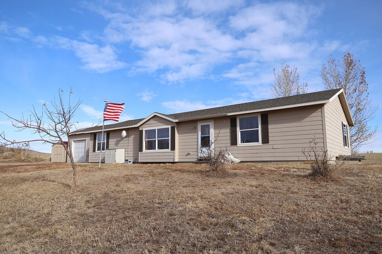 Primary Photo - Country living