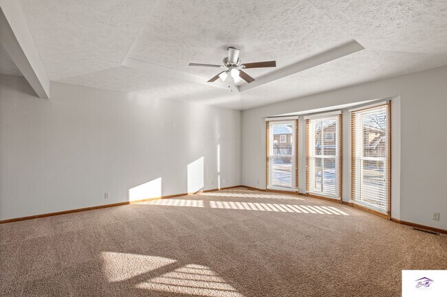 Foto del edificio - AVAILABLE NOW!