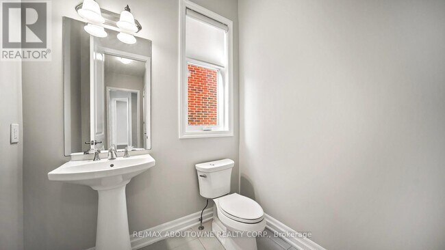 Photo du bâtiment - 129 Robert Berry Crescent