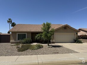 Building Photo - 920 N Quartz St