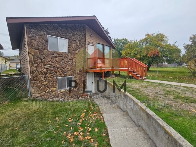 Building Photo - 1909 S 14th St W