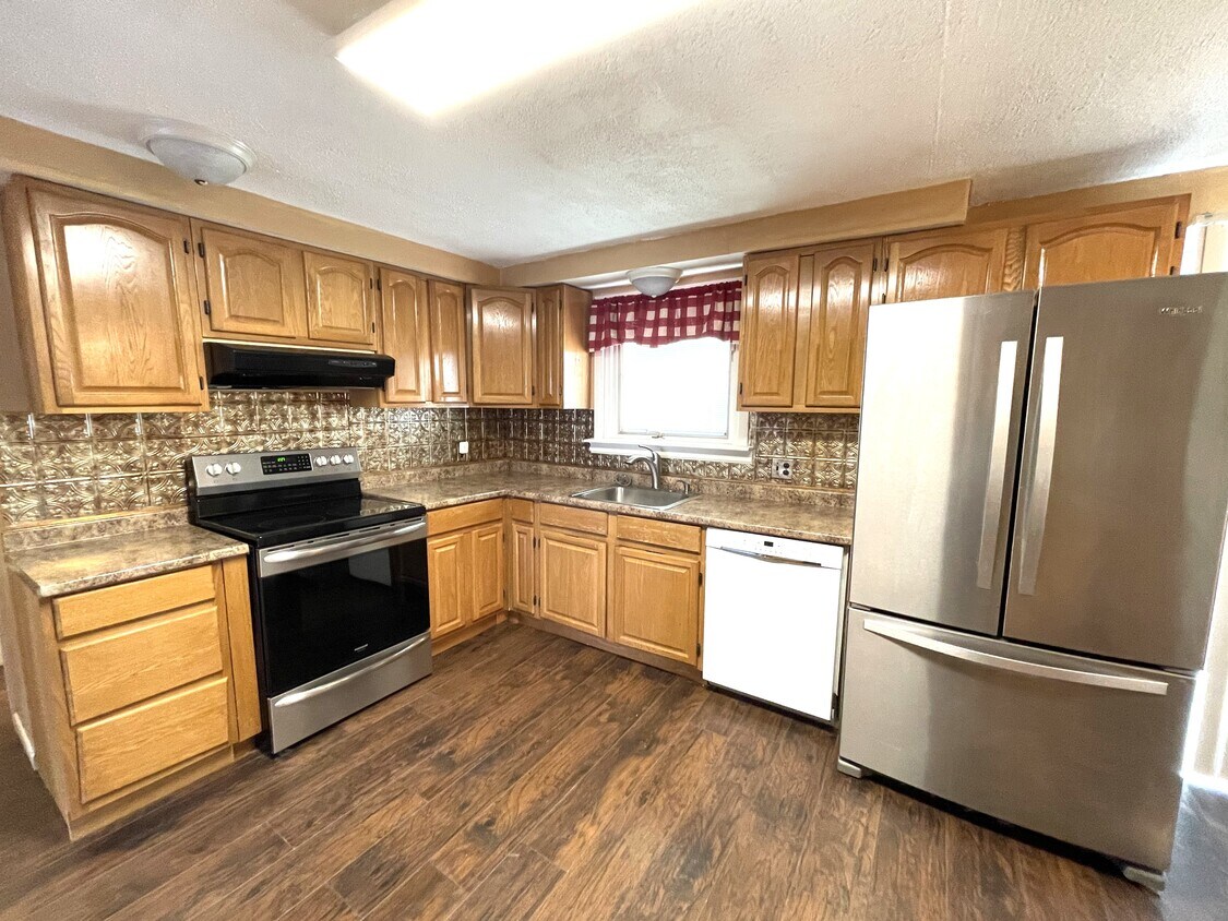 Primary Photo - 141 Richards Ave