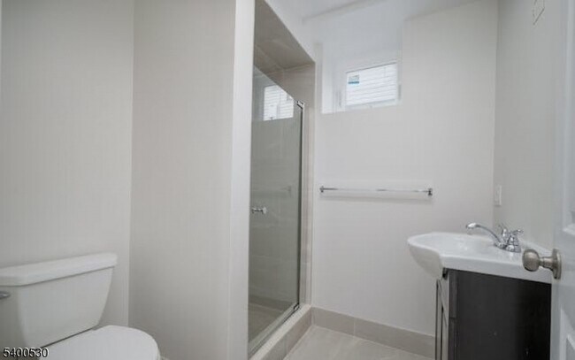 Building Photo - 16 Olyphant Pl