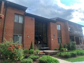 Building Photo - 12 Charles Ln