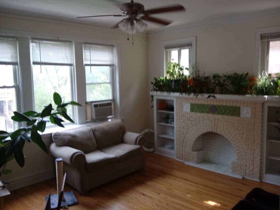 Primary Photo - 3315 W Palmer St